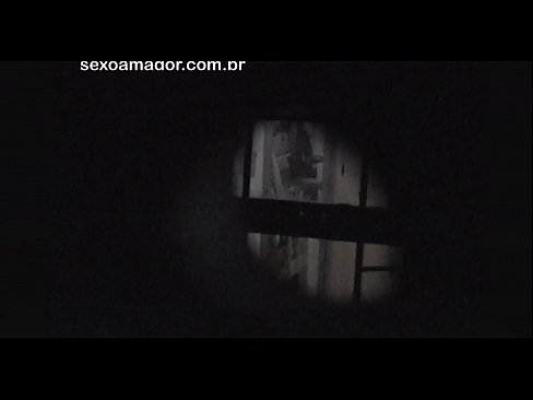 ❤️ Blondie dirakam video secara rahsia oleh intip kawasan kejiranan yang tersembunyi di sebalik batu bata kosong ️❌ Lucah tegar pada kami